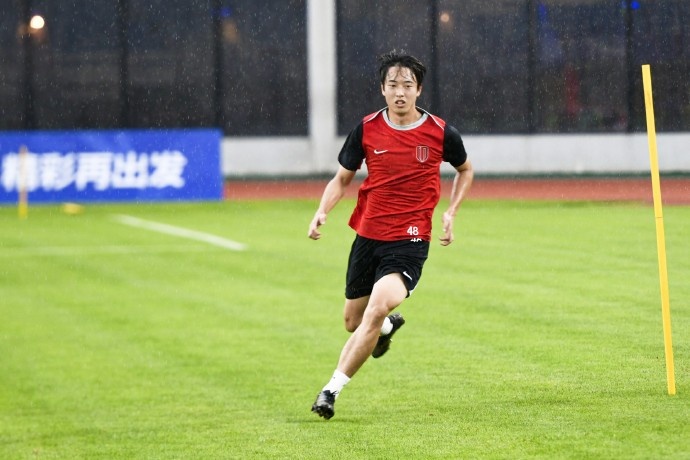 蓉城三将归队首日合练 阿洛伊西:准备充分 杯赛单场决胜不容有失 蓉城三将归队首日合练 阿洛伊西:准备充分 杯赛单场决胜不容有失
