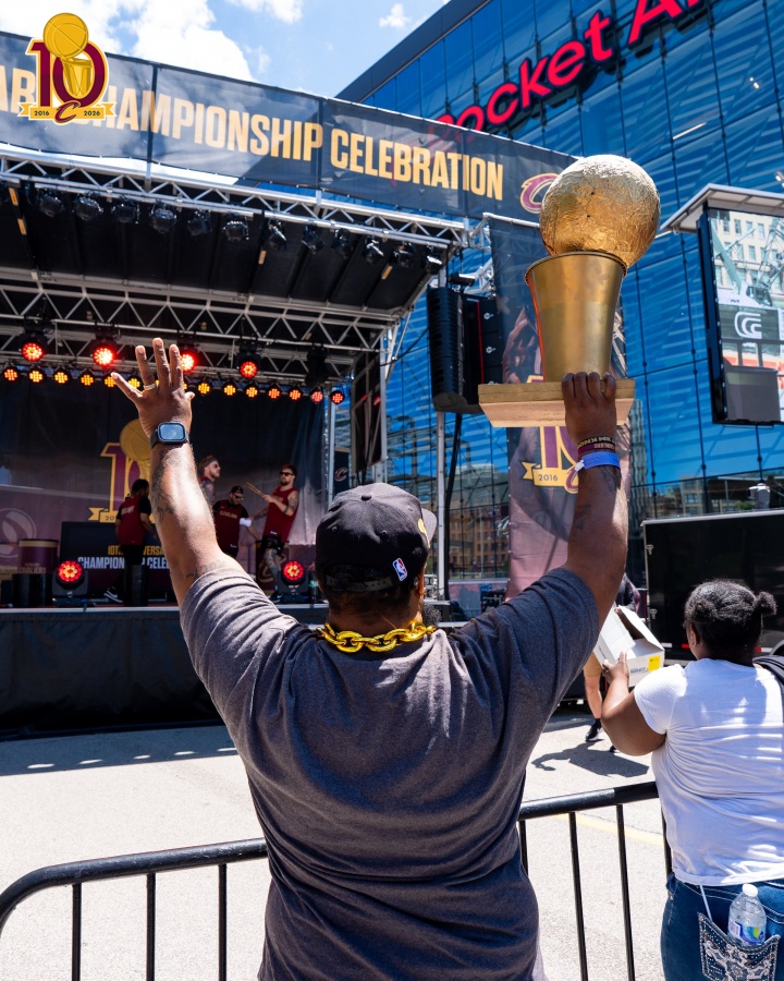 十载回响：克利夫兰纪念2016年NBA总冠军，1-3逆转成永恒