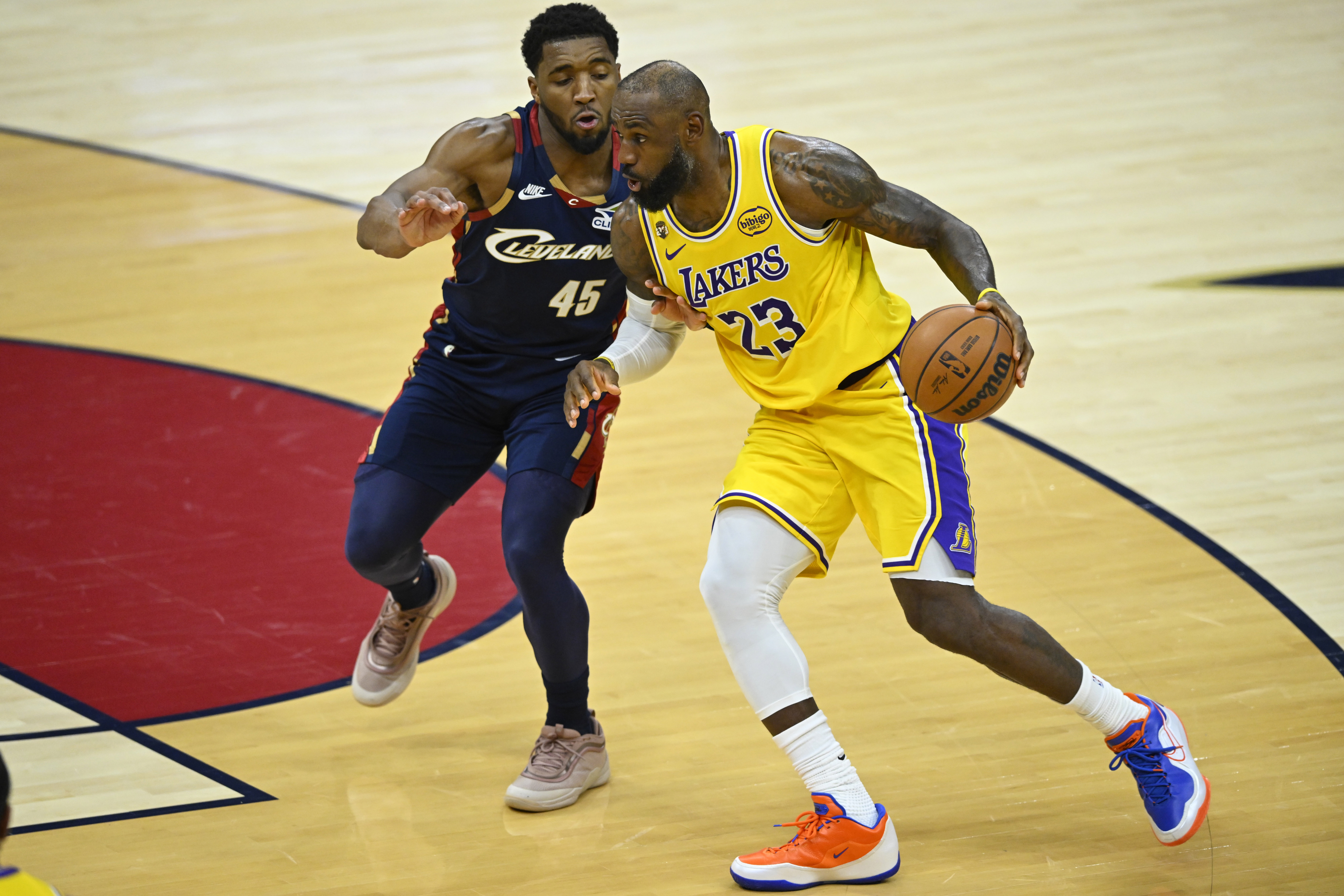 富保罗曝料：詹姆斯自由市场电话不断，41岁老将选择权本身就是成就