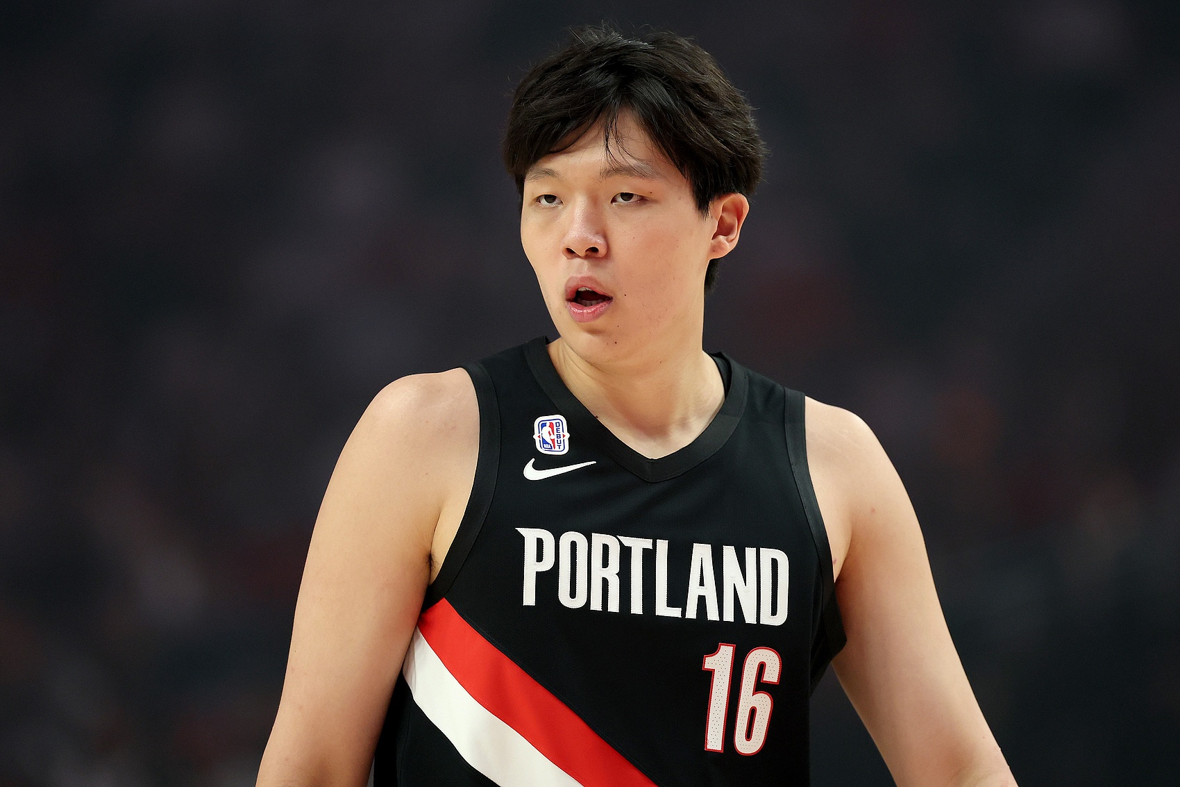 杨瀚森夏联8中7砍18+10，开拓者自媒体指常规赛碎片化时间成新课题