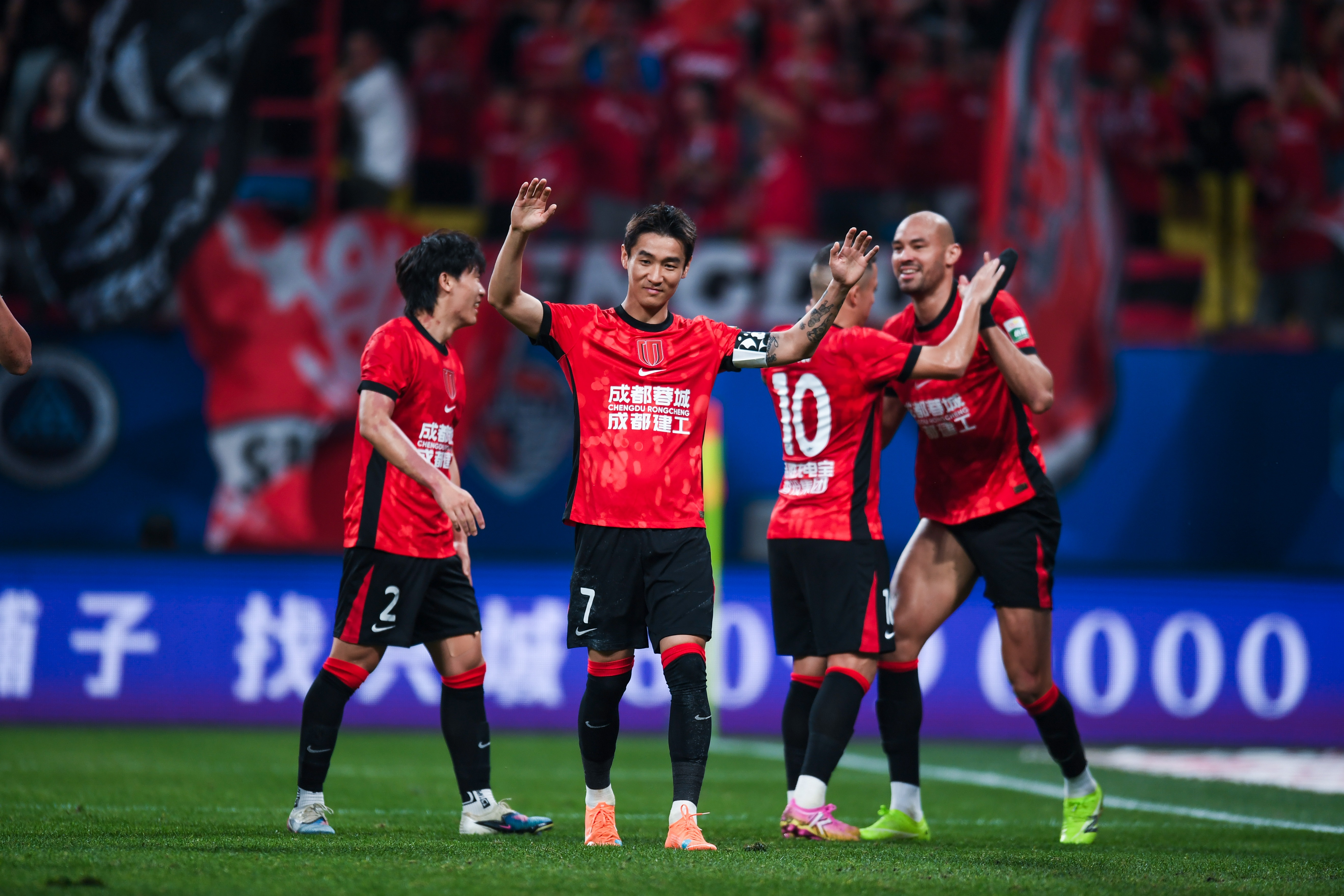 连续六轮不胜 蓉城客场0-1再负玉昆 苏东:打法已被摸透 连续六轮不胜 蓉城客场0-1再负玉昆 苏东:打法已被摸透