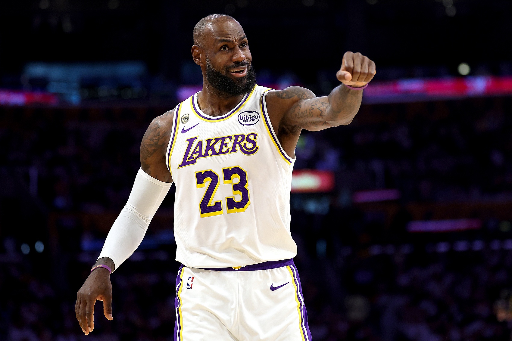 Skip嘲讽NFL外接手皮肯斯称勒布朗GOAT：希望他懂橄榄球比懂篮球多