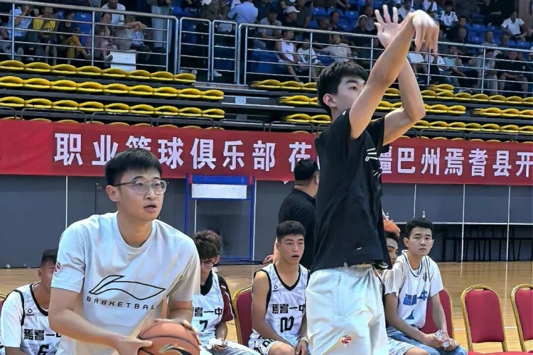 广汇能源男篮焉耆行:从球迷对抗赛到七个星佛寺遗址 广汇能源男篮焉耆行:从球迷对抗赛到七个星佛寺遗址