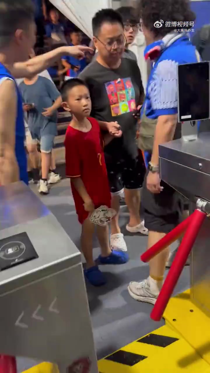 围堵孩子算什么本事 韩乔生再谈申花球迷场外冲突