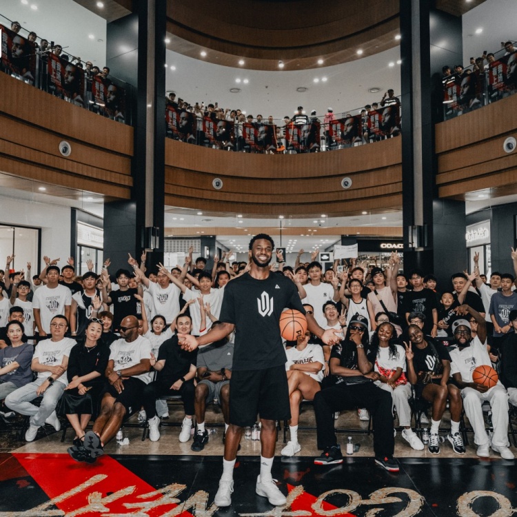 笑容依旧温暖纯真！维金斯社媒晒照回顾此次中国行之旅
