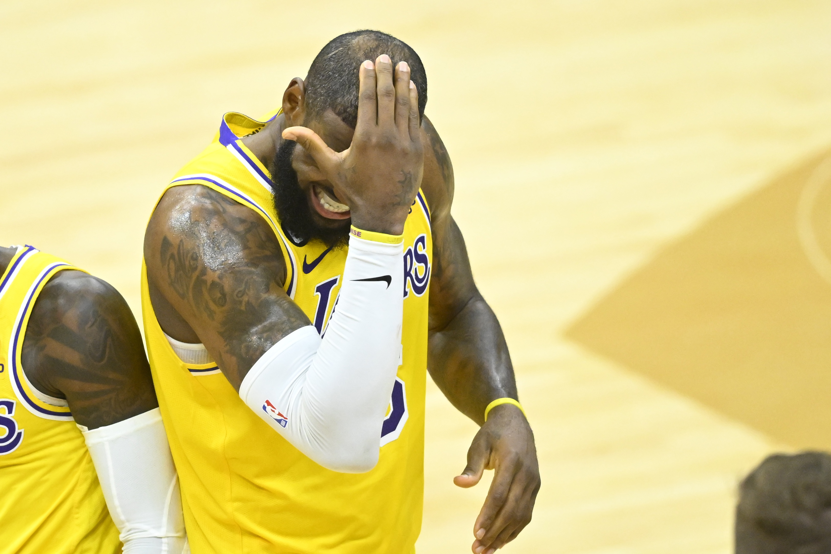 夸梅：麦基的五大囧集锦每个球员都有 但放大老詹的失误就是黑子
