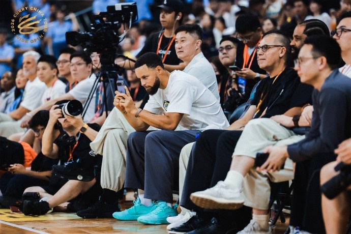 李宁篮球总结库里昨日中国行:库里亮相粤BA 见证大湾区滚烫篮球 李宁篮球总结库里昨日中国行:库里亮相粤BA 见证大湾区滚烫篮球