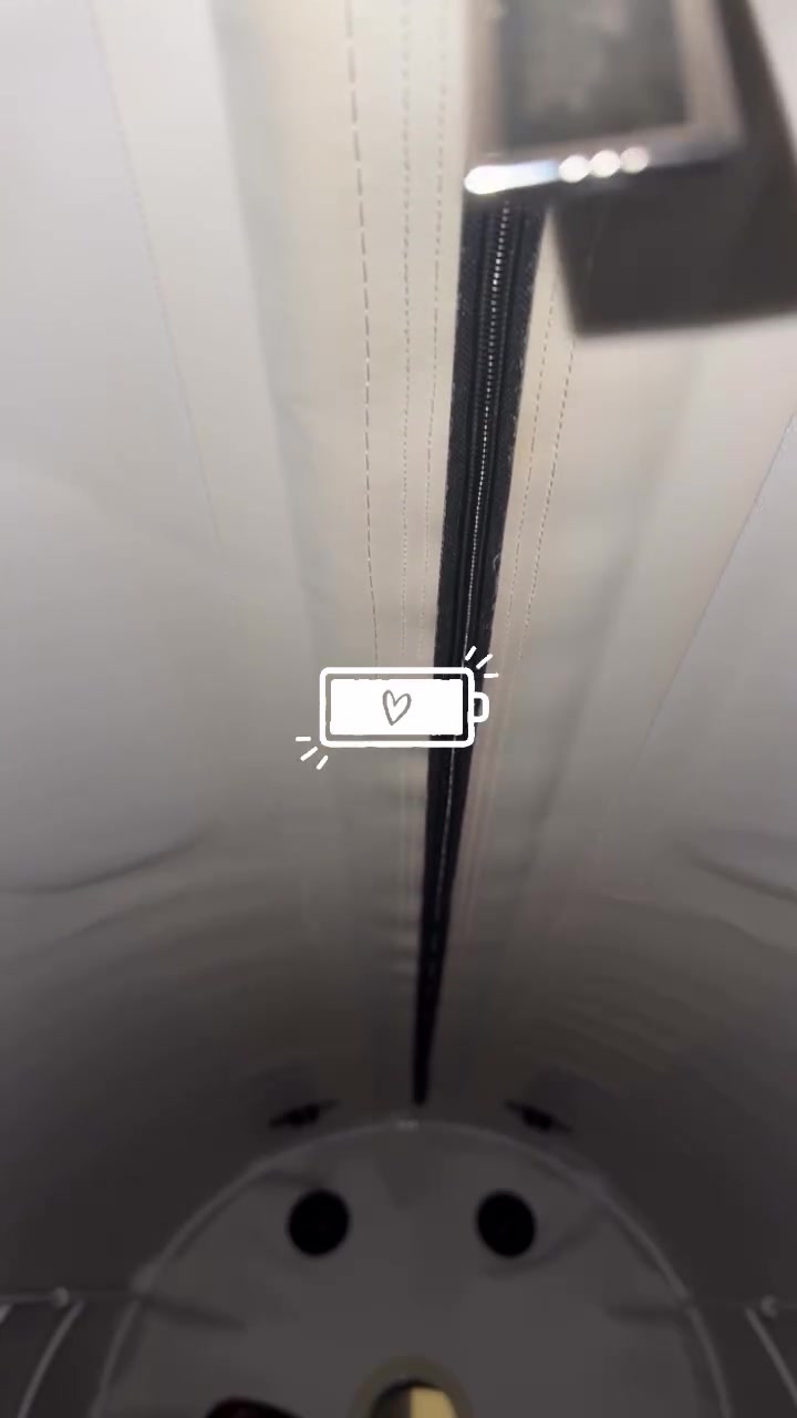 为身体充电！詹姆斯晒自拍结束训练回家后 躺进高压氧舱接受理疗