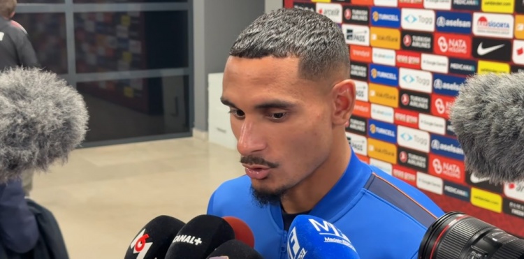 拉克鲁瓦：我们本可以打进更多球 于帕是世界最佳中卫之一